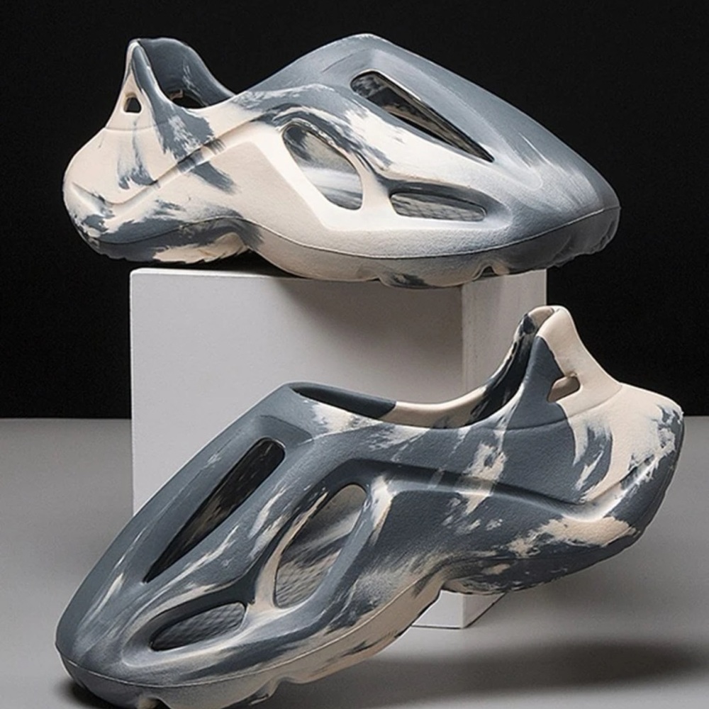 Pattern Cut Out Vented Clogs